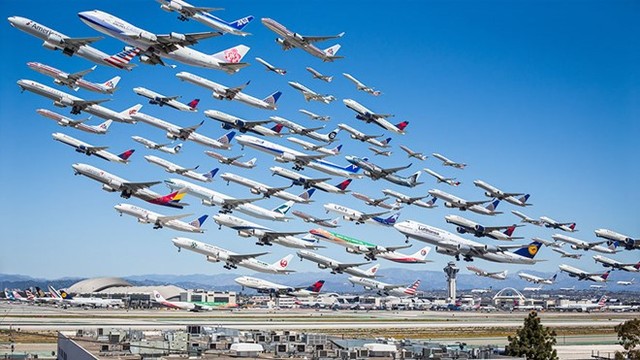 Ngoạn mục hình ảnh hàng trăm máy bay cùng cất cánh ảnh 3